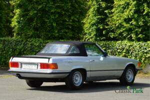 Image 21/50 de Mercedes-Benz 500 SL (1985)
