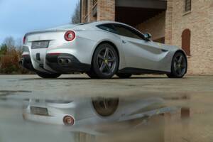 Image 10/50 of Ferrari F12berlinetta (2013)