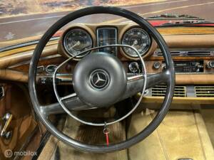 Image 12/40 of Mercedes-Benz 280 SE (1969)