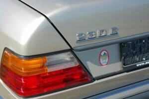 Image 9/34 of Mercedes-Benz 230 E (1992)