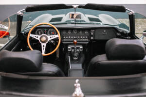 Image 56/63 of Jaguar E-Type (1969)