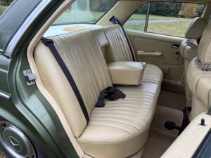 Imagen 15/34 de Mercedes-Benz 230 E (1983)