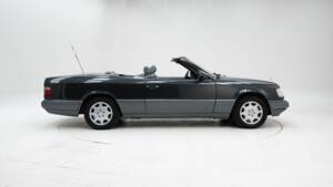 Image 6/15 of Mercedes-Benz E 220 (1994)