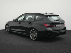 Image 8/50 of BMW 330i xDrive Touring (2025)