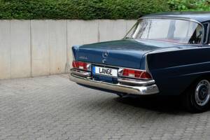 Image 55/76 de Mercedes-Benz 220 S b (1963)