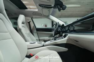 Image 18/25 of Porsche Panamera 4 E-Hybrid (2022)