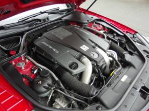 Image 70/99 of Mercedes-Benz SL 63 AMG (2012)