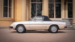 Image 2/13 of Alfa Romeo 2000 Spider Veloce (1979)