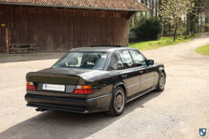 Image 6/98 of Mercedes-Benz 300 E-24 (1992)