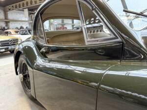 Image 3/28 of Jaguar XK 120 FHC (1953)