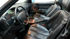 Image 16/38 of Mercedes-Benz 300 SL (1990)
