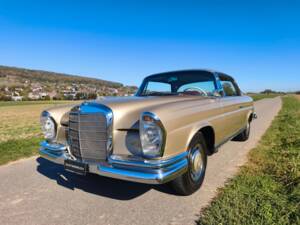 Afbeelding 21/30 van Mercedes-Benz 220 SE b (1961)