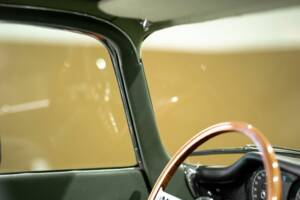 Image 31/50 de Jaguar Type E 4.2 (1966)