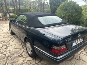 Bild 4/8 von Mercedes-Benz E 200 (1995)
