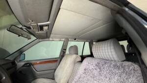Bild 69/81 von Mercedes-Benz 250 TD (1992)