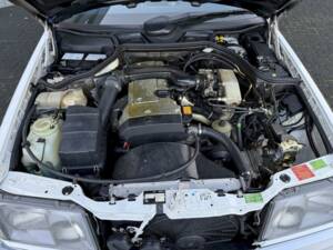 Image 29/36 of Mercedes-Benz E 200 (1994)