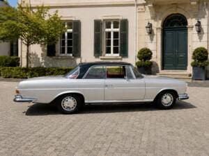 Bild 8/19 von Mercedes-Benz 280 SE 3,5 (1970)