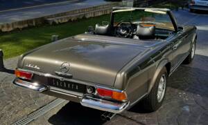 Immagine 6/16 di Mercedes-Benz 280 SL (1970)