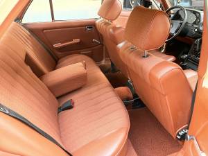 Afbeelding 25/40 van Mercedes-Benz 230 E (1983)