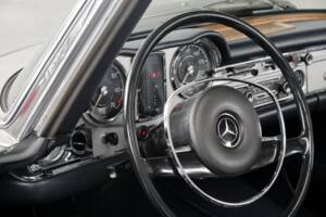 Image 46/50 de Mercedes-Benz 280 SL (1970)