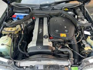 Image 37/47 of Mercedes-Benz 300 CE-24 (1992)