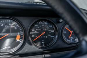 Image 30/38 de Porsche 911 Carrera 3.2 (1987)