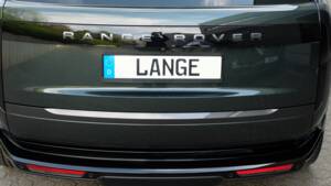 Image 24/61 of Land Rover Range Rover D350 (2025)