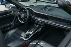 Image 17/25 of Porsche 911 Carrera (2023)