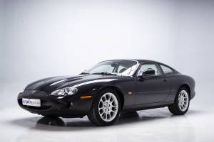 Image 3/37 of Jaguar XKR (1998)
