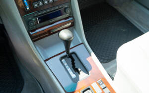 Imagen 44/64 de Mercedes-Benz 500 SEL (1984)