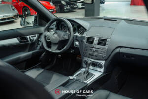 Afbeelding 18/24 van Mercedes-Benz C 63 AMG T (2010)