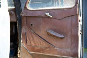 Image 64/134 of Ford V8 (1937)