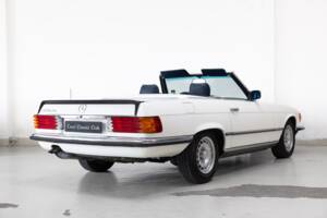 Image 6/35 de Mercedes-Benz 500 SL (1984)
