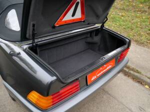Imagen 21/28 de Mercedes-Benz 500 SL (1990)