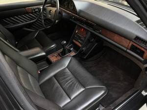 Bild 8/31 von Mercedes-Benz 300 SE (1989)