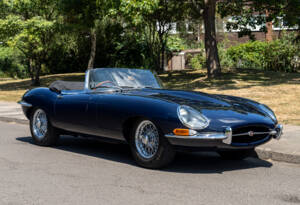 Image 2/24 of Jaguar E-Type 3.8 (1963)