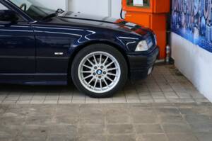 Image 34/36 of BMW 318i (1999)