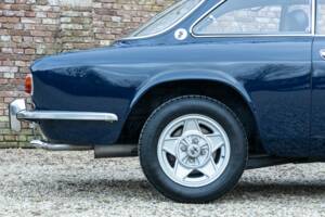 Image 44/50 of Alfa Romeo Giulia GT 1300 Junior (1971)