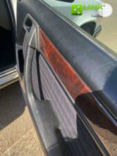 Image 22/48 of Mercedes-Benz E 200 (1991)