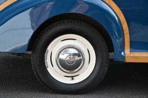 Image 12/37 of Morris Minor 1000 Traveller (1971)