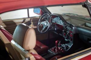 Image 37/45 of BMW 320i (1990)