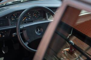 Immagine 22/73 di Mercedes-Benz 190 D 2.5 (1990)