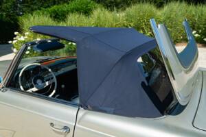 Image 18/50 of Mercedes-Benz 230 SL (1965)