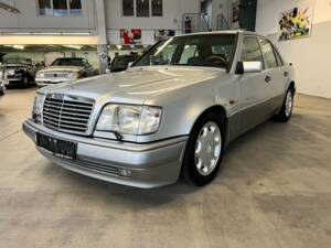 Afbeelding 5/62 van Mercedes-Benz E 500 (1995)