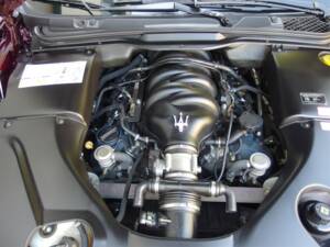 Image 74/98 of Maserati GranTurismo 4.2 (2008)