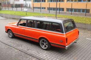 Image 30/30 of Chevrolet Suburban (1970)