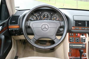 Immagine 33/69 di Mercedes-Benz 500 SE (1992)
