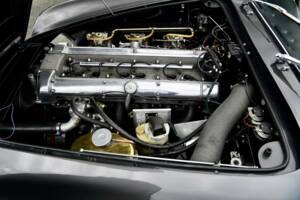 Imagen 39/50 de Aston Martin DB 6 Vantage Volante (1969)
