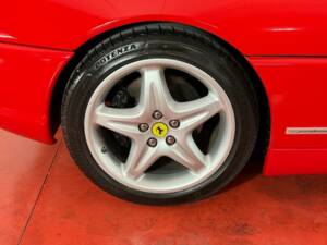 Bild 29/50 von Ferrari F 355 Berlinetta (1997)
