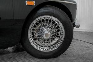 Image 44/50 of MG MGC GT (1969)